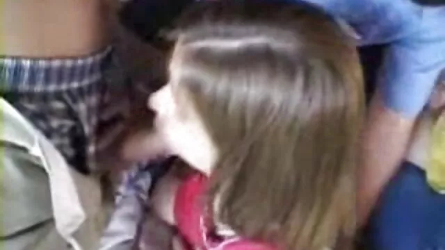فرارا گومز و پاها ، گربه و كانال سكسي تل الاغ او